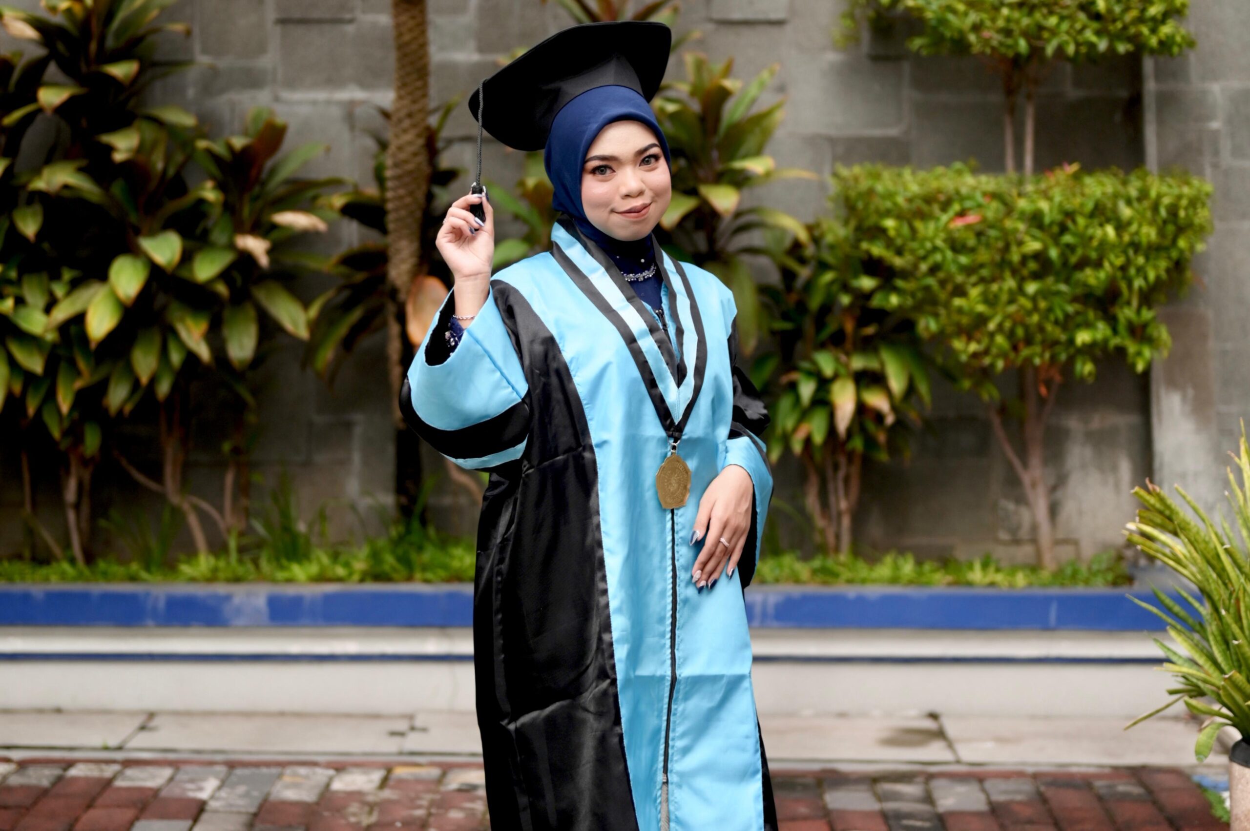 wisudawan mik terbaik